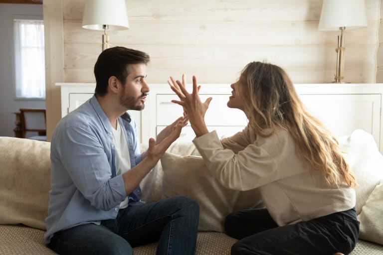 En kontrollerande person som bråkar med sin partner